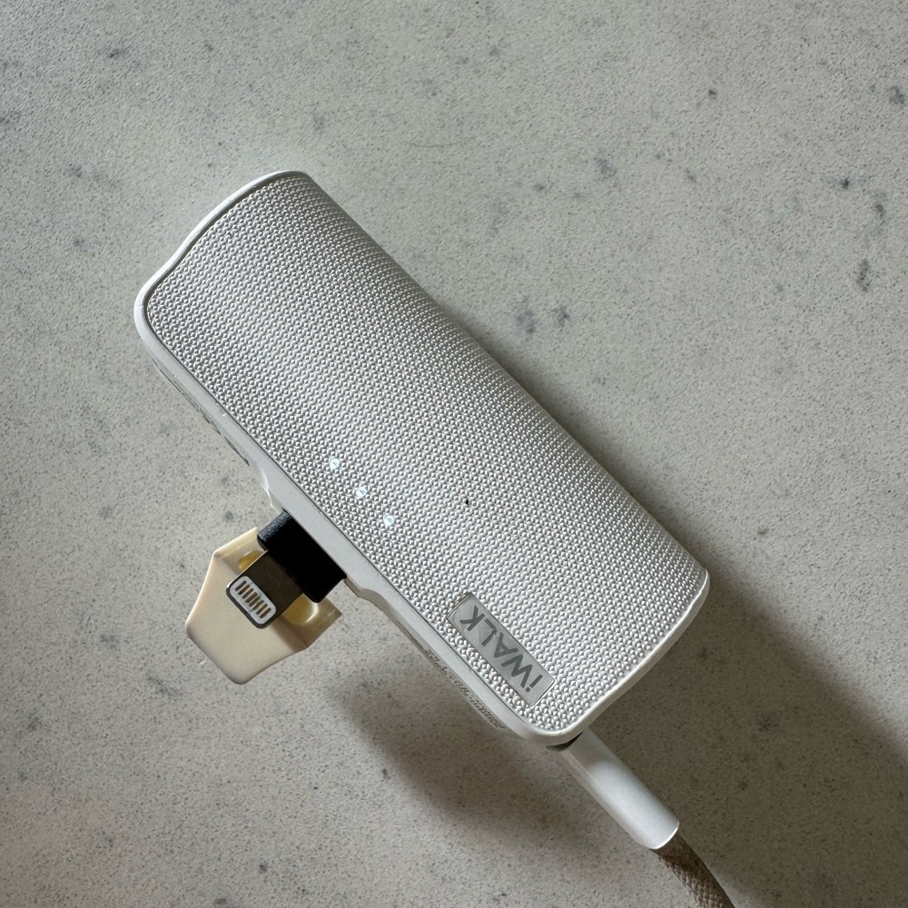 iWALK portable white colored 3350 mAh power bank iPhone battery charger USB-C